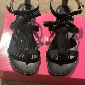 Isaac Mizrahi flat leather sandals 🖤